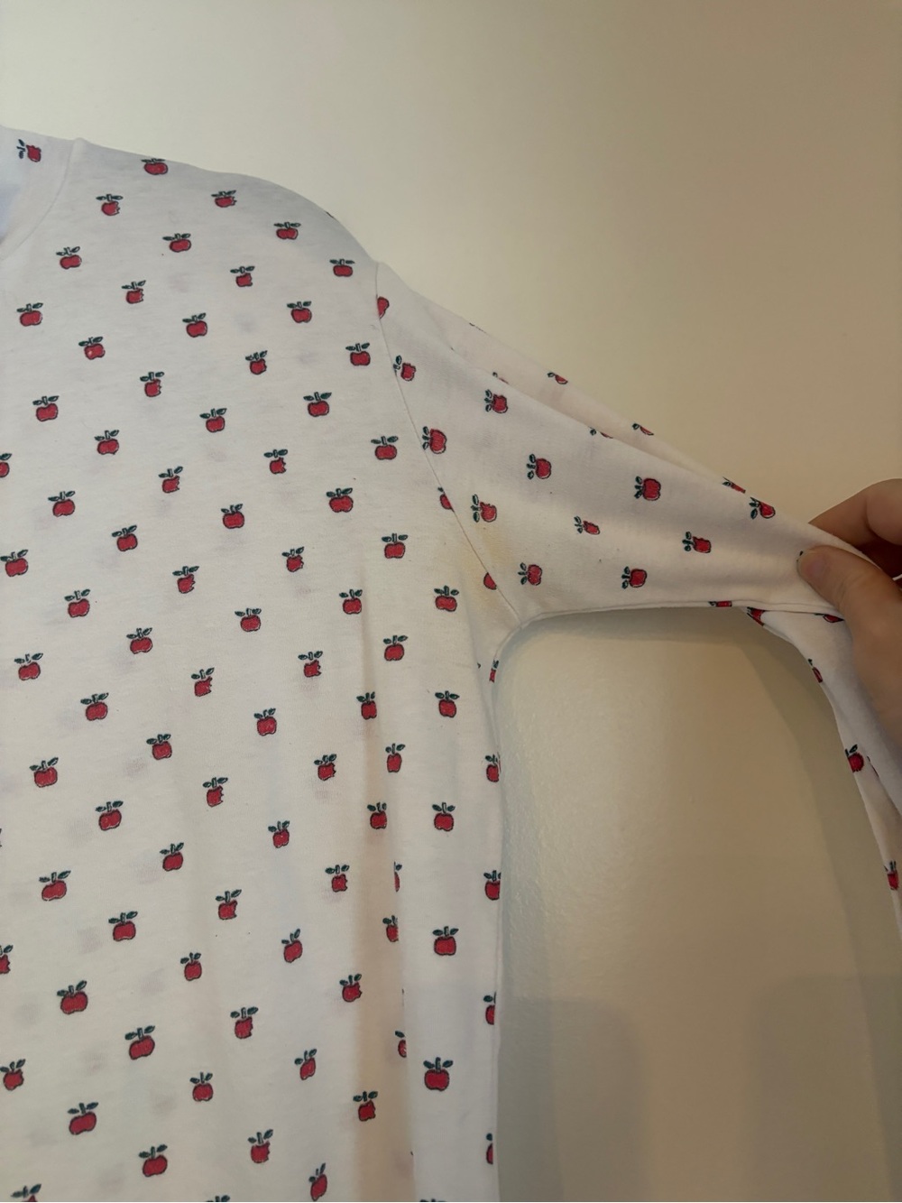FREE Vintage White Turtleneck Top with Red Apple Print - Picture 12 of 12